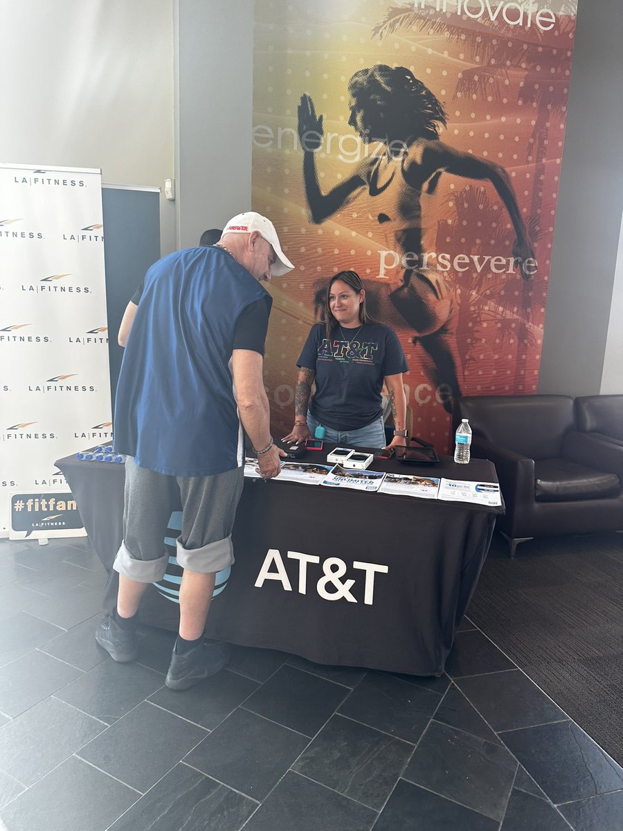 Fortlee is making sure our customers are connected even while working out 🤩🏋️‍♀️ #conexion @angels_candie @mrodriguez_bk @marcellobenny @judy_cavalieri @arielhamp