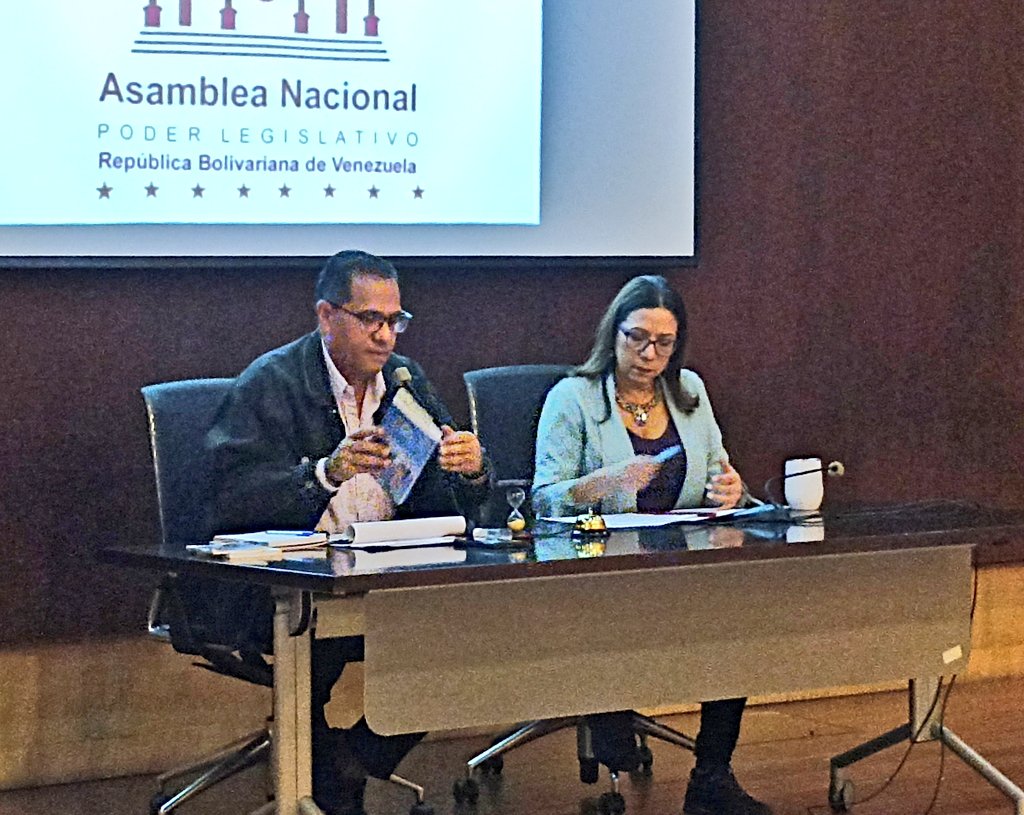 aleman72psuv's tweet photo. Apreciamos este #31May en la reunión de la @Comision_PPPyC la presentación del Proyecto de Reforma de la Ley de Comunicación del Poder Popular. Instrumento que fortalecerá los derechos de las y los comunicadoras populares, y los medios alternativos y comunitarios.

#ElSurRenace https://t.co/DtB4zapPFE