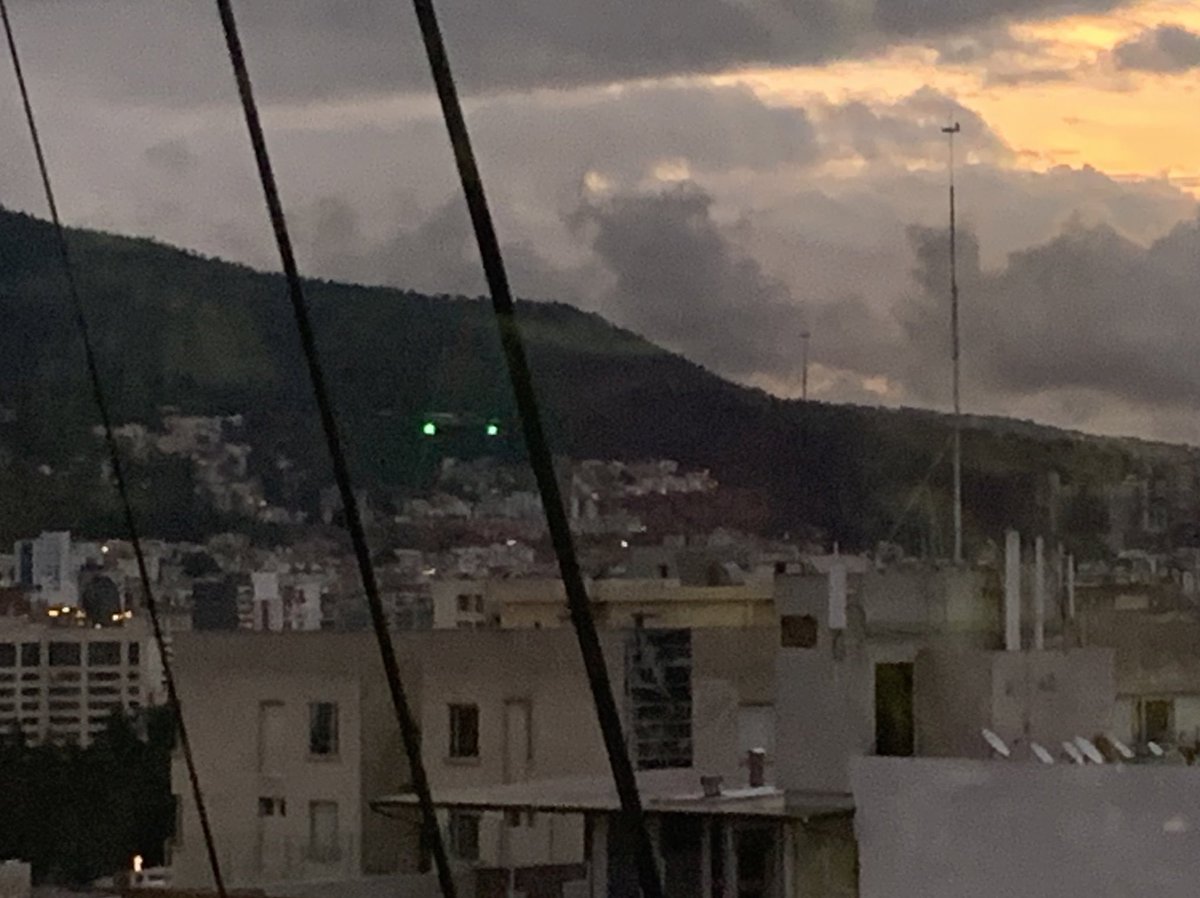 PrisSchettini's tweet photo. 🚨URGENTE 
Después de denunciar el nuevo plagio de la Fiscal General Diana Salazar, un DRON sobrevuela e inspecciona nuestras oficinas de @JuridicaPopular en la ciudad de Quito 
⬇️Video en donde se puede observar el dron

NO lograrán amedrentarnos, SEGUIREMOS EN LA LUCHA https://t.co/3yxKfaTiGw