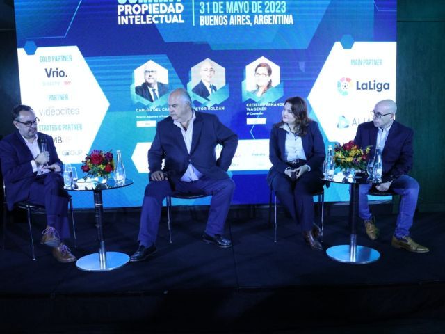 newslinereport's tweet image. #SUMMITPROPIEDADINTELECTUAL: "STREAMING Y DERECHOS DEPORTIVOS"

Con la participación de #MTGroup, Alianza contra la Piratería Audiovisual, #DIRECTTV, @Vrio, @videocites, @LaLiga y #1190Sports, cerró con éxito una edición más del #encuentro.

Nota 👇newslinereport.com/tv-paga/nota/s…