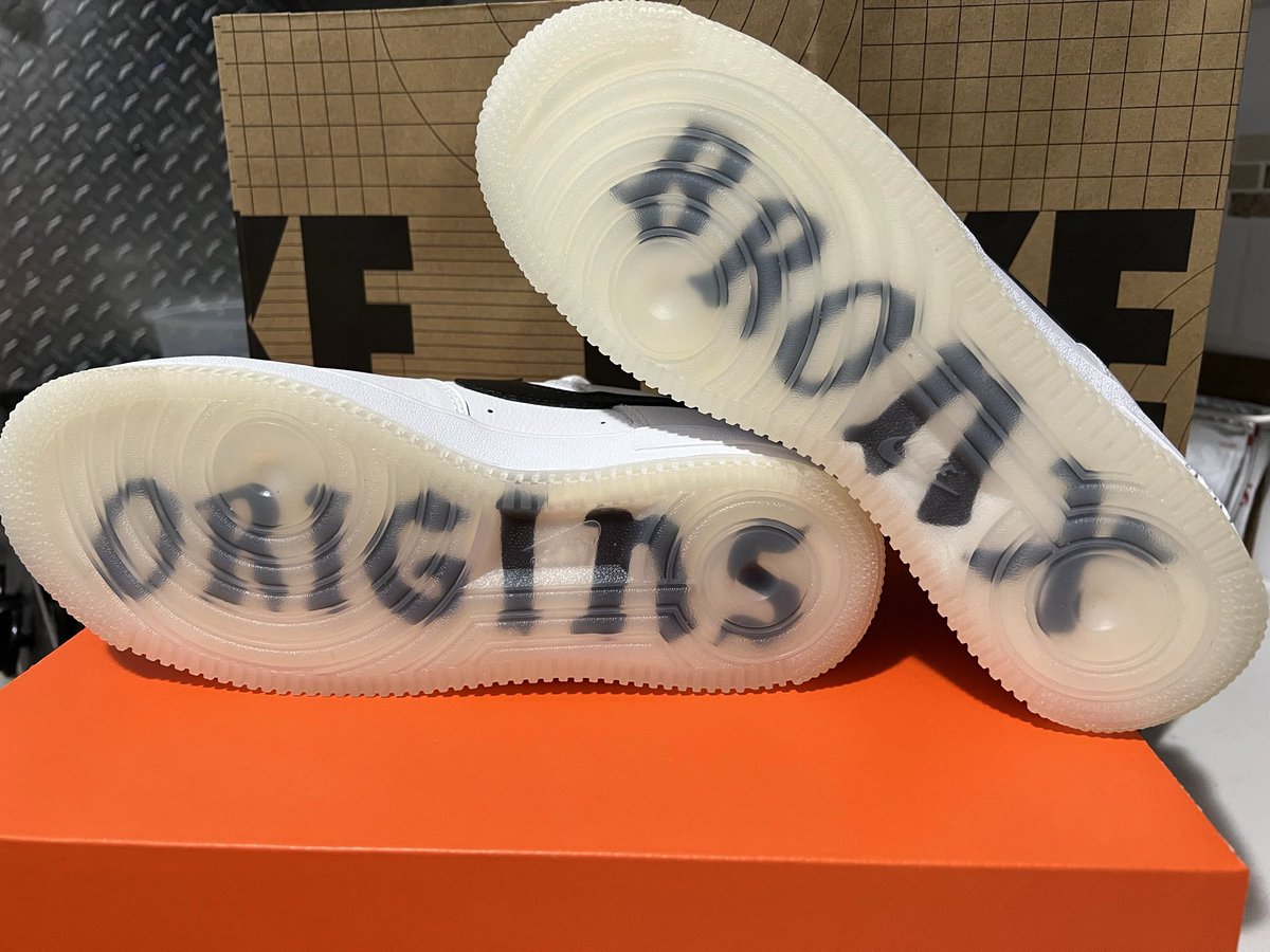 #NYSneakerday 🙅‍♀️❌