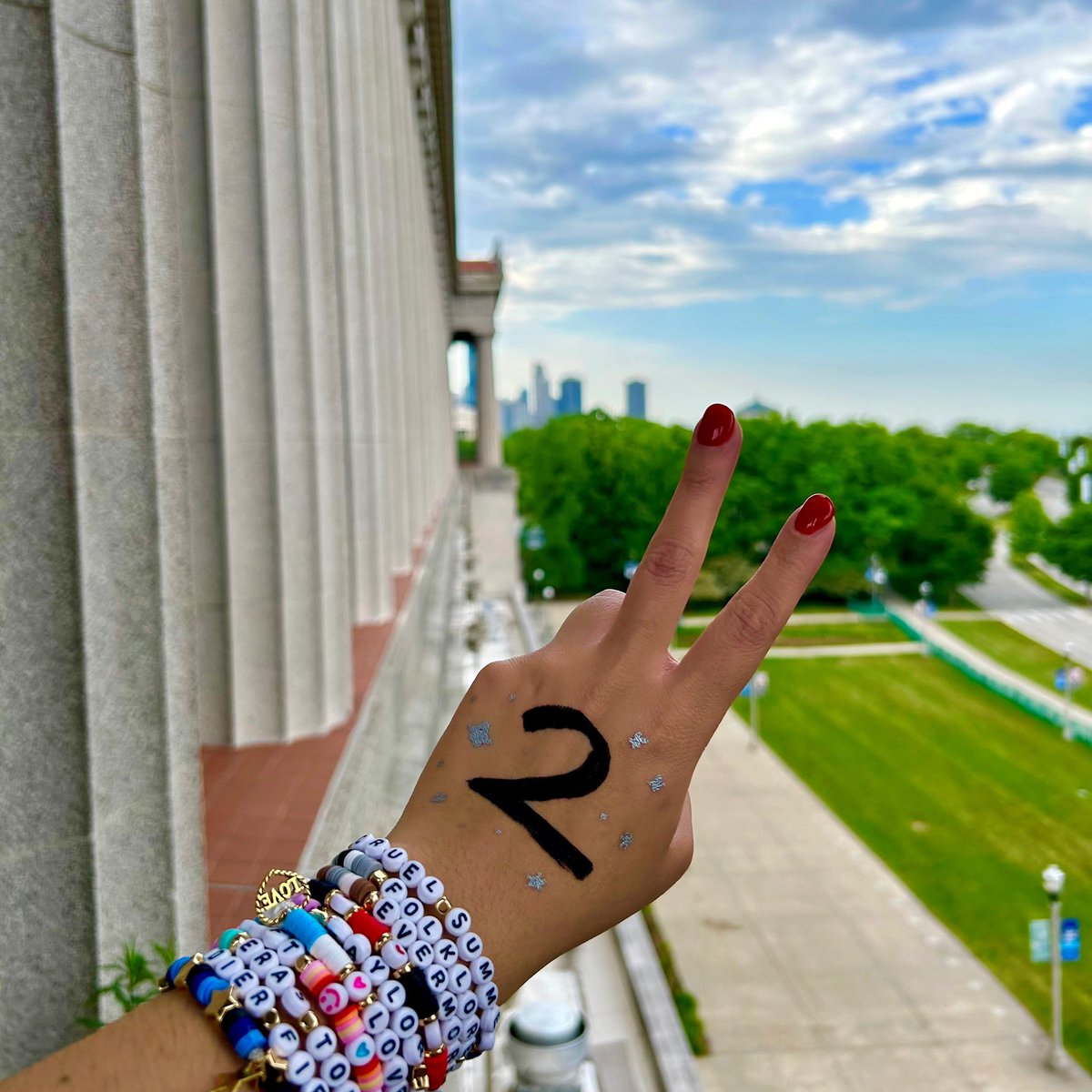 SoldierField's tweet image. 2 days until #ChicagoTSTheErasTour ✌️