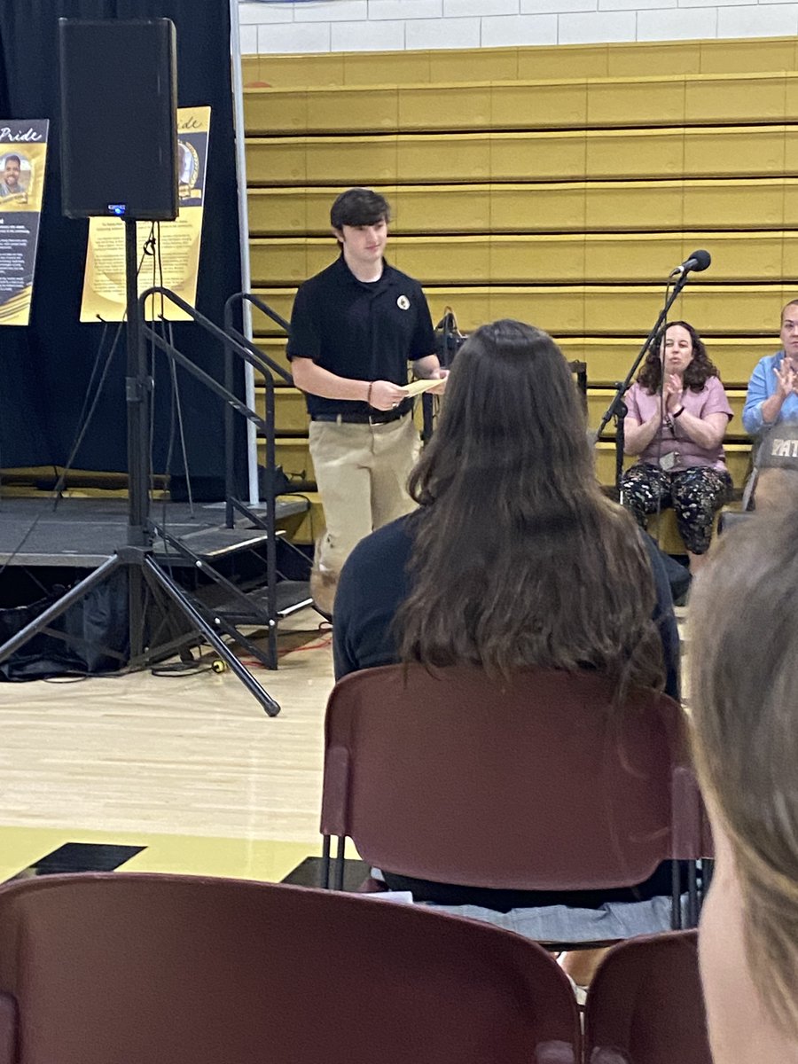 BradyLarkin16's tweet photo. It was a blessing today to be honored by The John Carroll School as the '24 male recipient of the Annie McGann Cumpston Memorial Scholarship for service and volunteerism in my community. https://t.co/h0OsSs3ViV