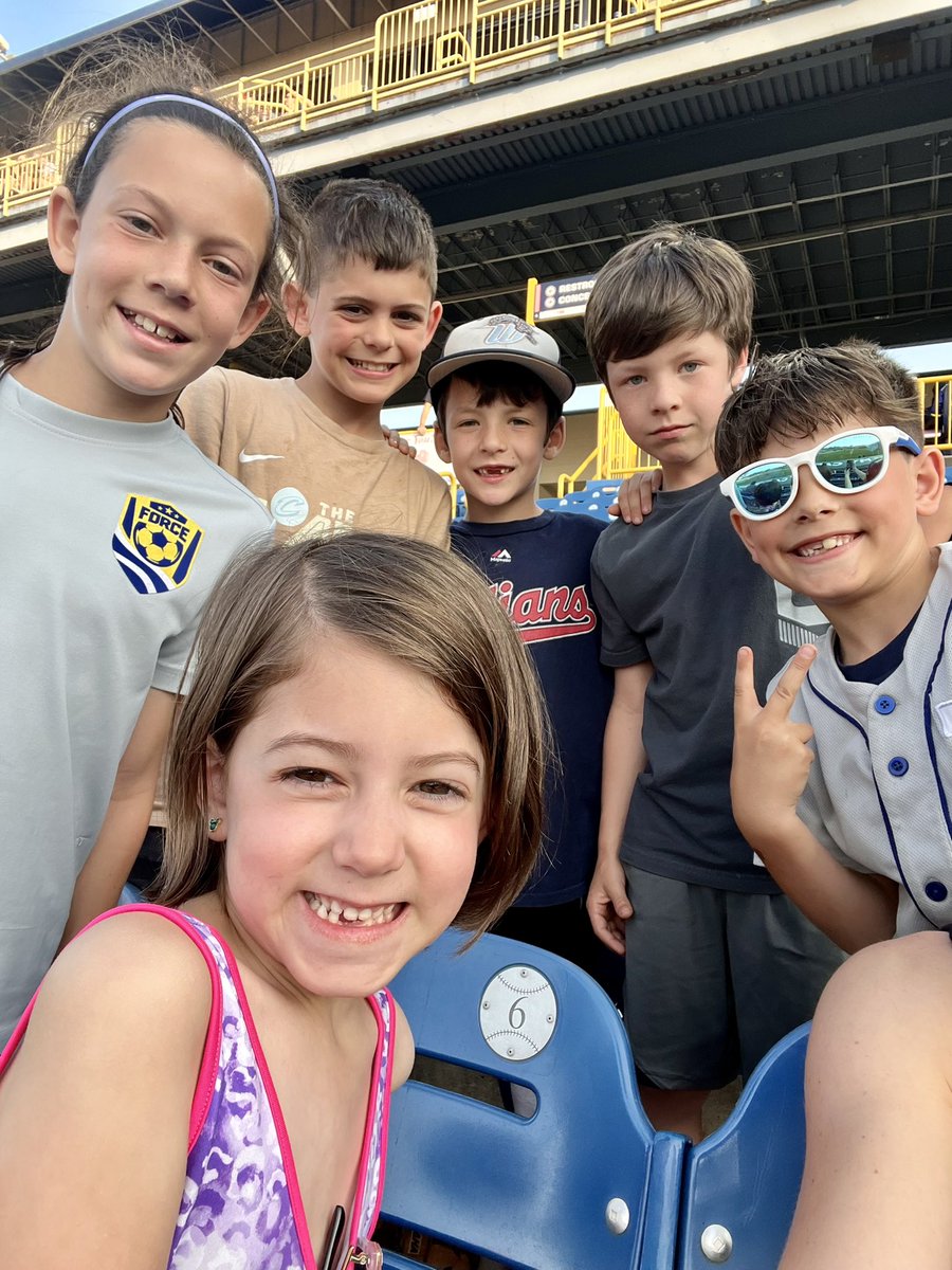 MoranOrgDr's tweet image. @LCCaptains can you hear them yelling “LET’S GO, CAPTAINS!” @WES_GrantElem #readingnight #numberonefans @Pmoran07