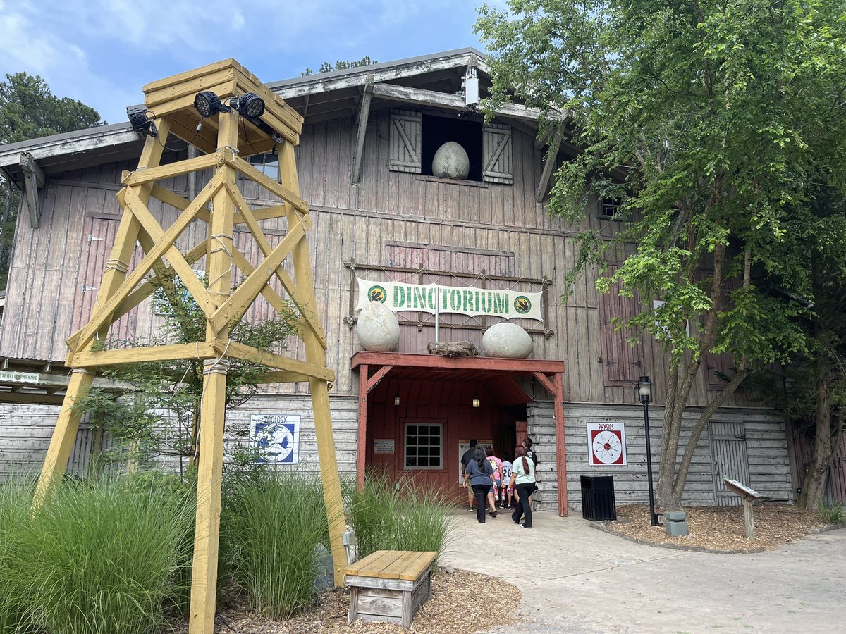 SupernovaMomma's tweet image. Paris and my niece had a bit of audio sensory overload in the Dinotorum, so we left immediately and went to an open space to stim. Don’t go in there without ear protection for your audio sensory sensitive.
#AutisticWhileBlack