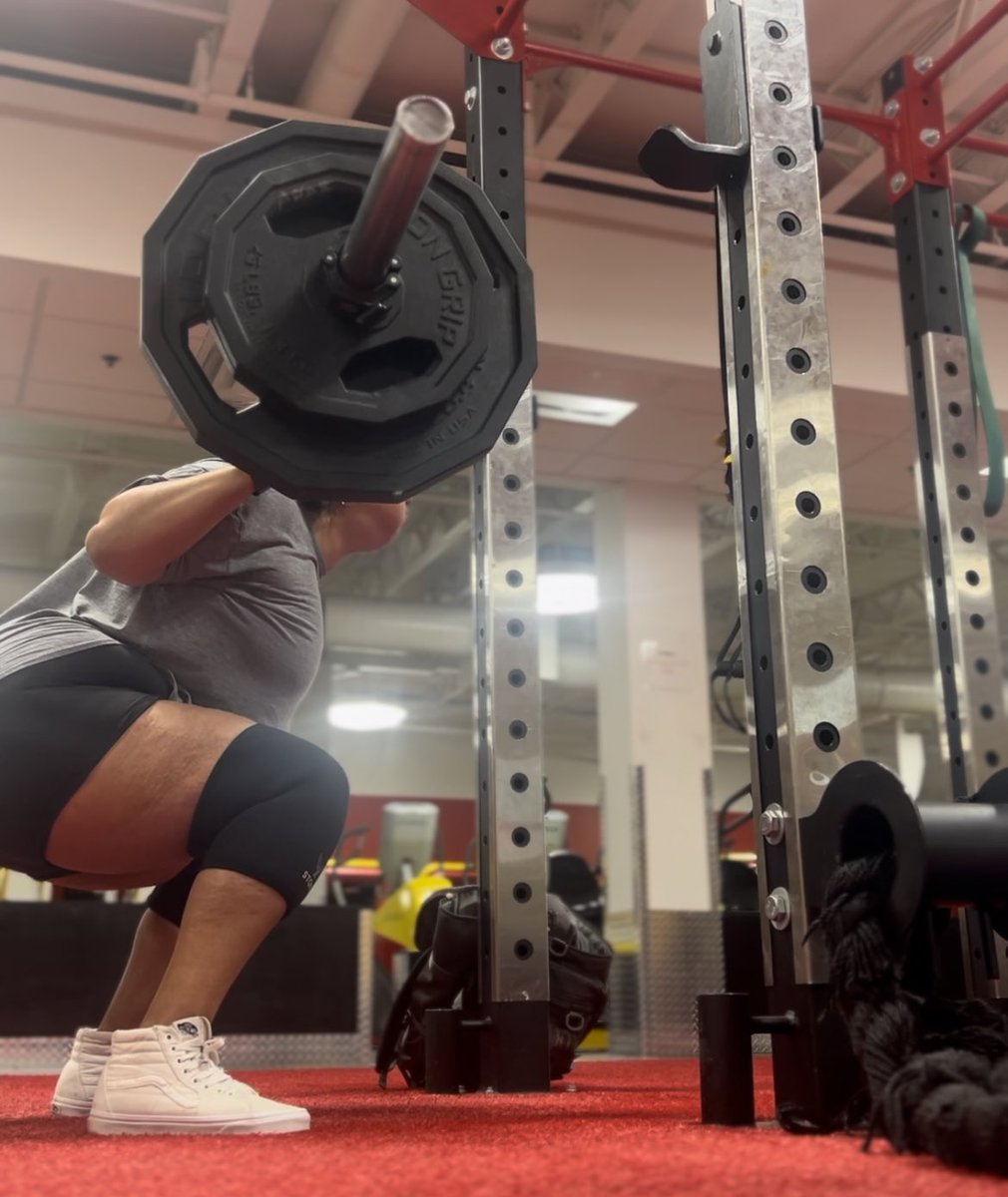lauraf229's tweet photo. Inching closer to the 200lb club squat! #workingout #weightlifting #strongwomen #strongmomma https://t.co/debh7ZYkon