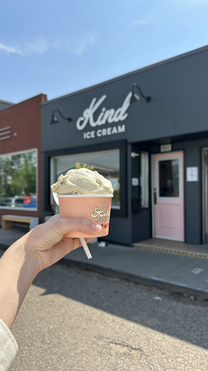 Finally ❤️‍🔥 I tried it and it was so deeeeeelicious @kindicecream 🩷
Thank you all who recommended it to me here 🙏🏽 
#yeg #edmonton #kindicecream