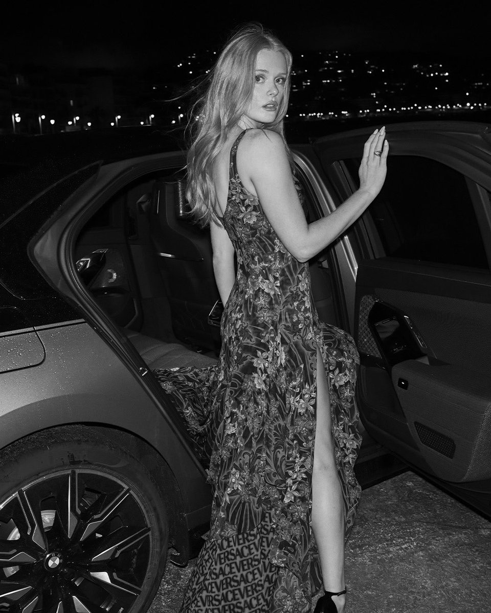 acowenbra's tweet photo. Como é maravilhosa!🖤

📸 Abigail Cowen para BMW. https://t.co/6D5zjhgyMf