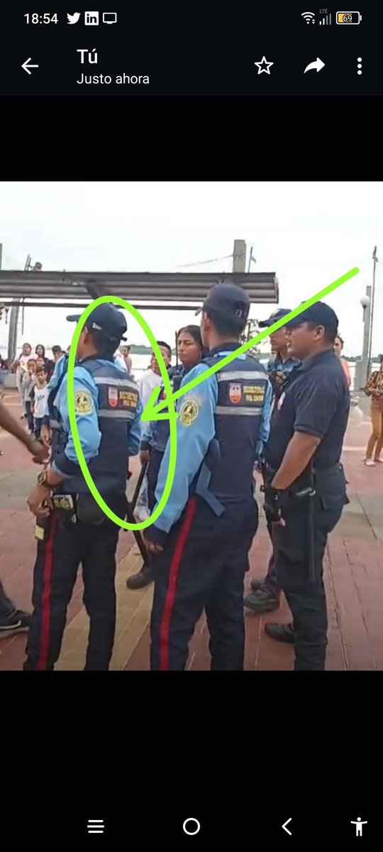 CarlBarra's tweet photo. @FENASPE1 @EPPETROECUADOR @CpccsEc @VerdugaAugusto @alembertveraec @EMCOEP Darán un vuelta por el malecón 2000.  Los guardias de seguridad están con los chalecos a "puro forro", si nada de protección (Kevlar). 
La Cía Máxima Seguridad, no tiene la suficiente logística para prestar el servicio.
@Malecon2000Gye 
@alcaldiagye 
@FenaspeGuayas https://t.co/mdbVLtTyi5