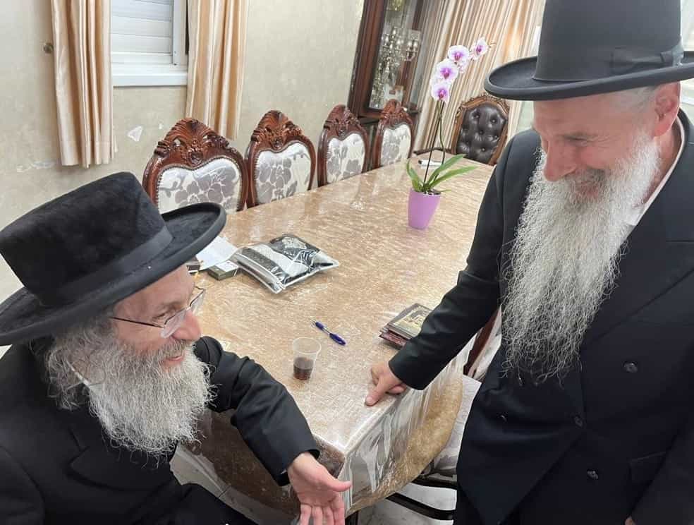 JERUSALEM: Popular Chasidic singer Mordechai Ben David visits Reb Meilich Biderman Shlita.