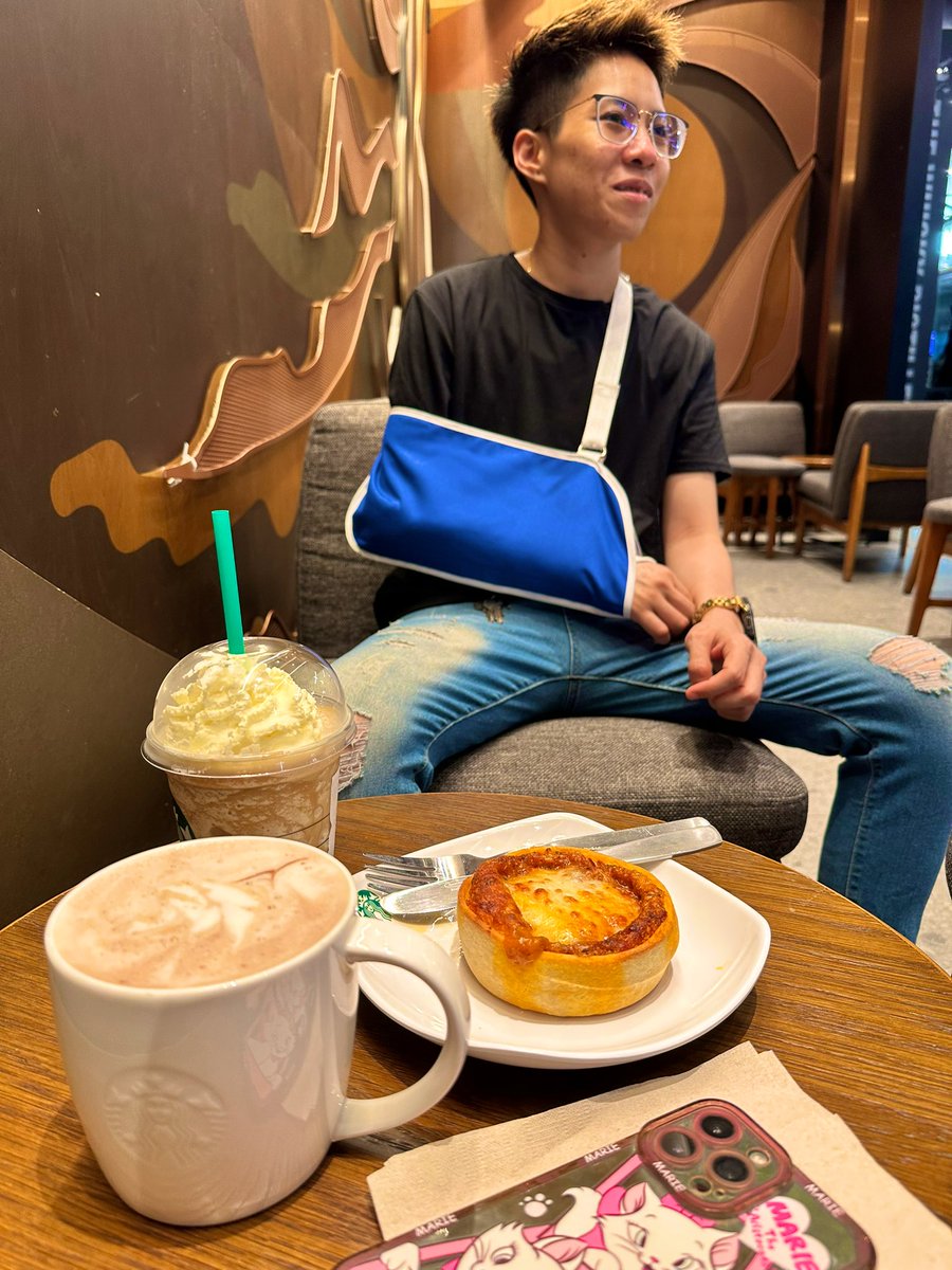 ShszrylC's tweet photo. Early breakfast with love while waiting for ahbiee’s hospital appt @ 0900hrs. https://t.co/cfyC2jaJvS