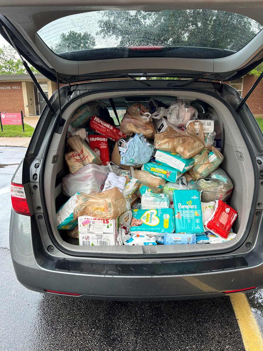 For their last event of the year, the Pro-Life Club collected diapers, wipes, and baby sleepers for Birthright, a local organization that helps support women in crisis pregnancies. Amazing job, Gentlemen! #EstoVir