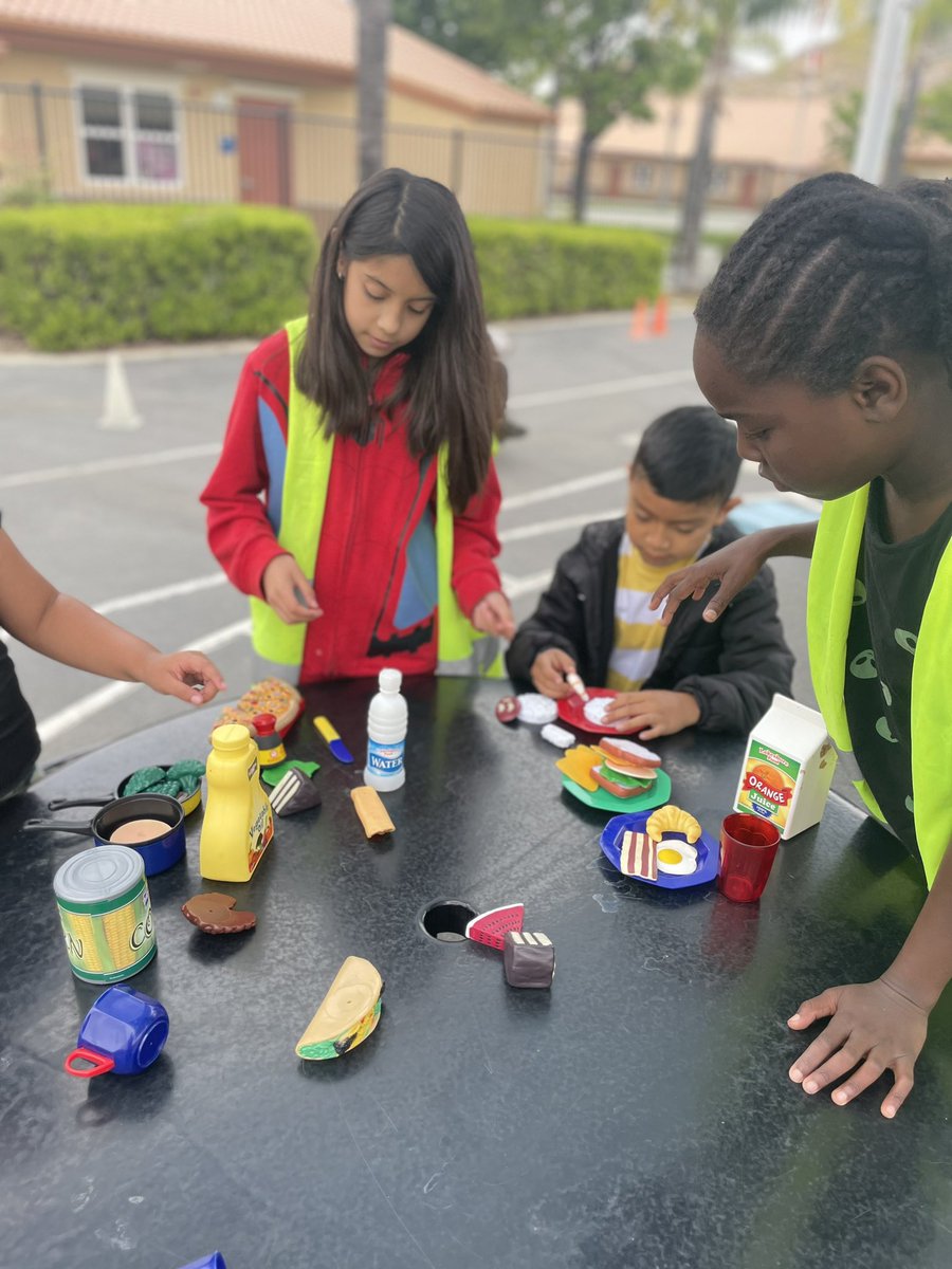 Nutritional play during Robust Recess is even better when our Peace Patrol Officers help our Kindergarten scholars. #FalconsUnitedInExcellence #RobustRecess #nutrition #PeacePatrol