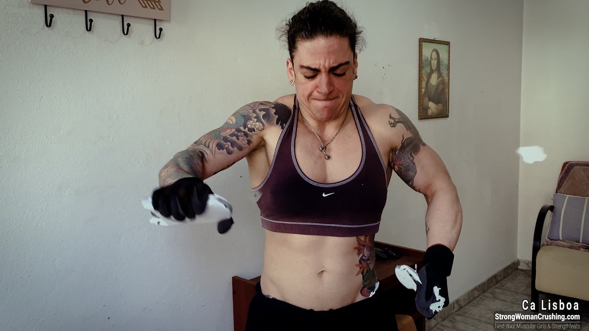 CrushingWoman's tweet photo. Videogames destroyed- Videos -20230601-000501 #Videogamesdestroyed #featsofstrength #MuscleGirlStrength  https://t.co/T8jErh9Wjm https://t.co/21NCfa39Dl