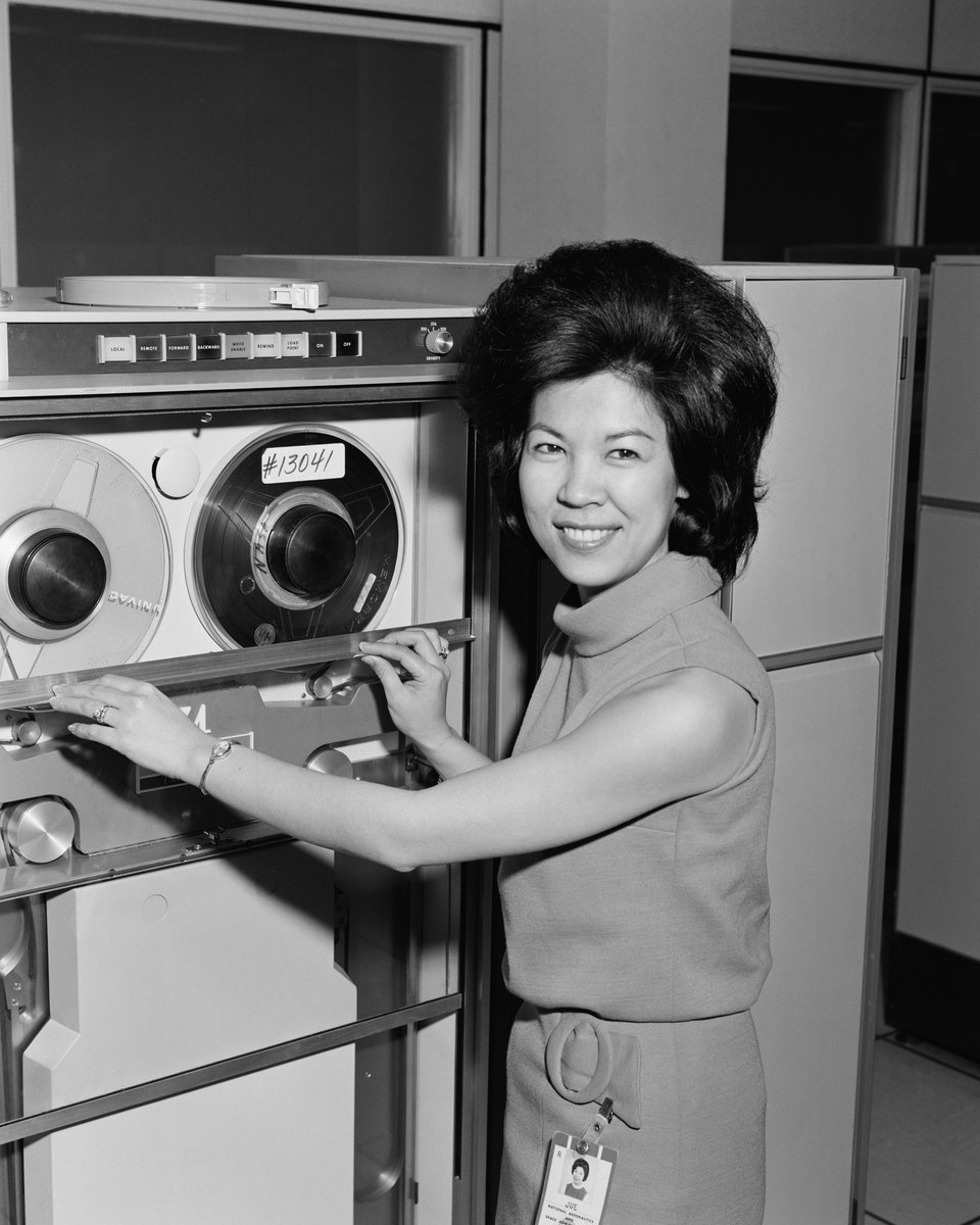 MarkLiederbach's tweet photo. Computer Programmer and Mathematician Josephine Jue https://t.co/ukETuwGL9v https://t.co/jwGp8lDBo5