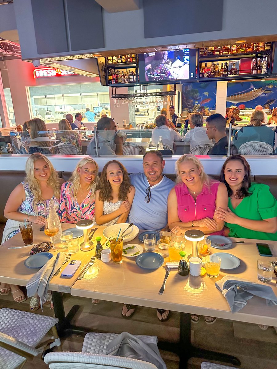 CLencheski's tweet photo. ❤️, absolutely ❤️ when everyone is in town, especially so when 🎂’s are involved!  🙏 Seminole Reef Grill in Juno Beach for a great evening! #grateful https://t.co/iIW8ifHFJd