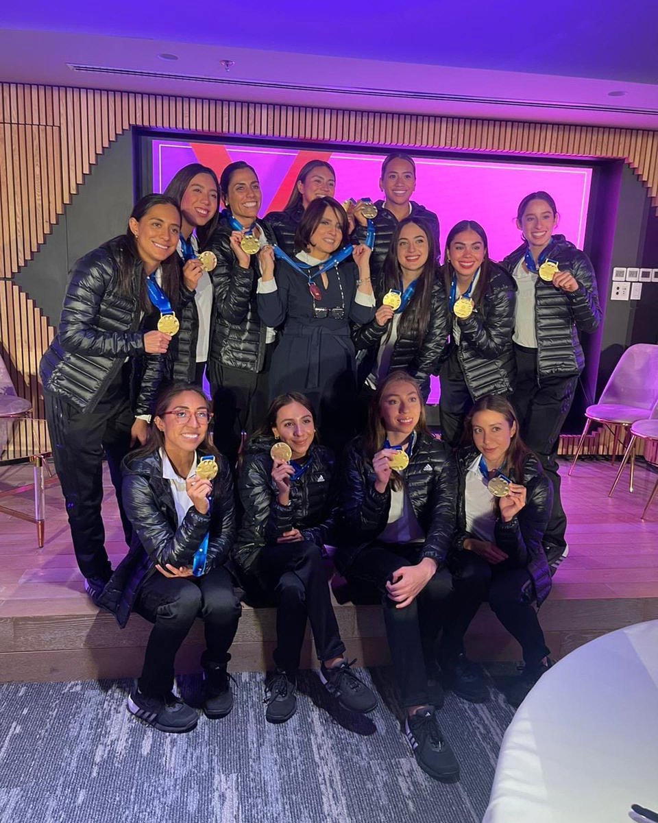 Gracias por el respaldo <a href="/AvonMexico/">Avon México</a>  estoy muy feliz de poder compartir con ustedes nuestras experiencias y lo orgullosas que estamos de ser deportistas y mujeres Mexicanas. 

#avon #mujeres #mexico #natacionartistica