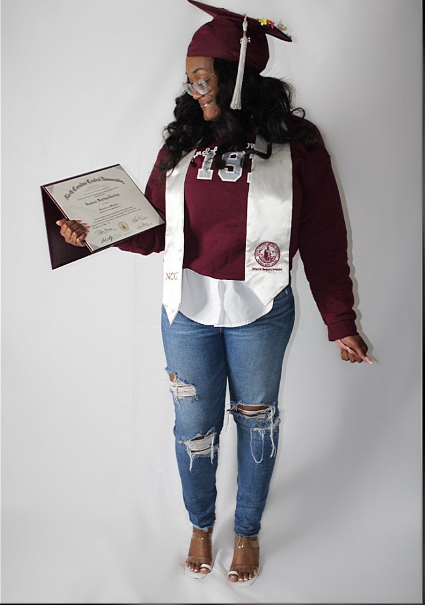 Simply__Nea's tweet image. GraduATE 🥳
