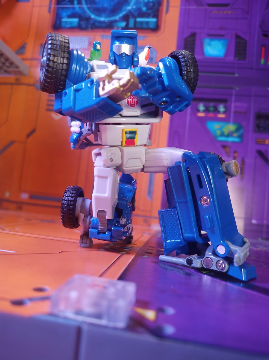 Kureigu8's tweet image. Beachcomber, Arkose may be an older figure with a jigsaw puzzle backpack but he's still good fun. #Transformers #Xtransbots #Arkose #G1 #Beachcomber #toyphotography
