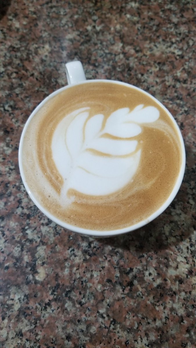 juuutz's tweet photo. latte art kunuhay https://t.co/7WdjtAgMSd