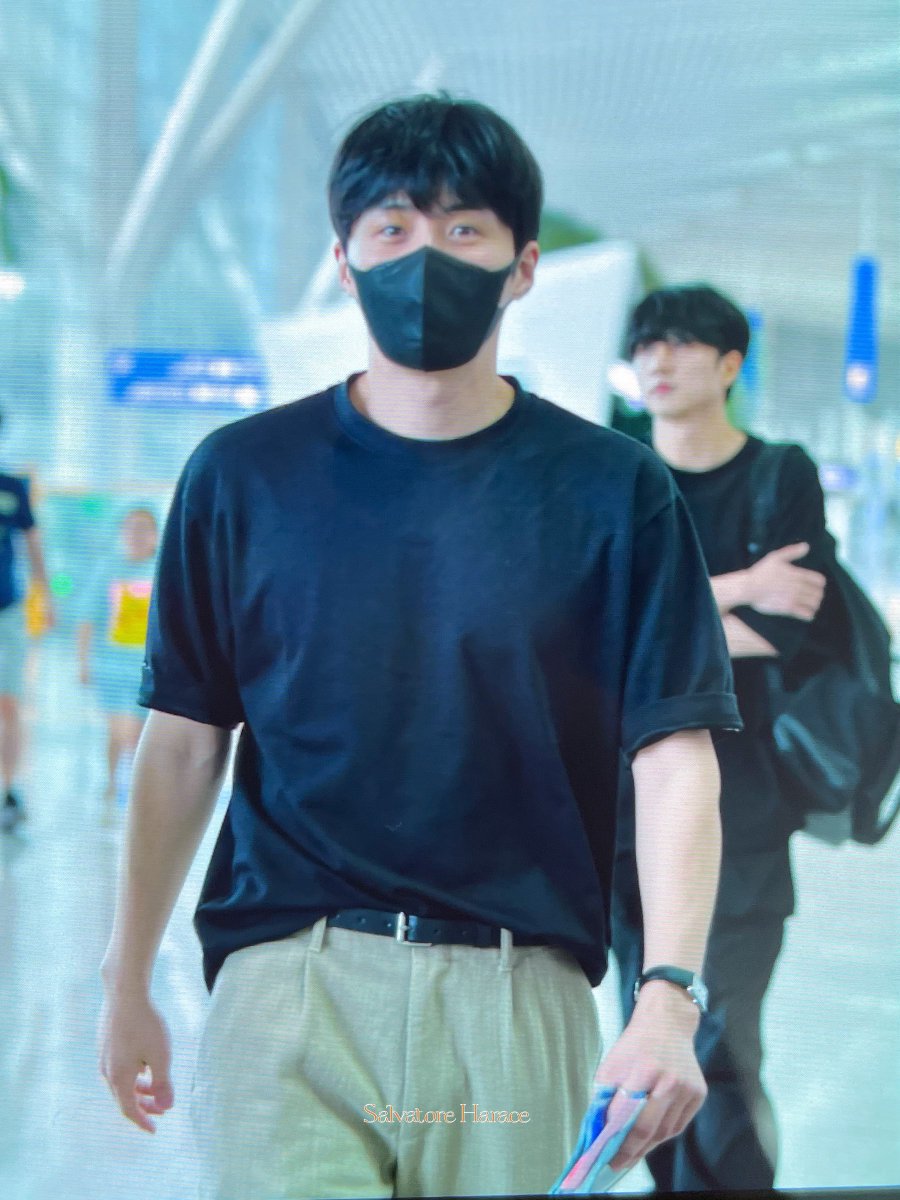 230601 ICN
캣워크중🚶

#김선호 #kimseonho