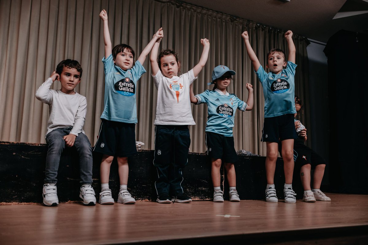El lunes fue el turno de E. Infantil en las #XXIXJornadasdeTeatro, representando "Como la vida misma" <a href="/AlbatrosTeatro/">Teatro Albatros</a>. ¡¡Qué grandes actores y actrices!! #enCompañíaVigo <a href="/cmariaeducacion/">cmariaeducacion</a> Fotos: Diego de Coo Diz