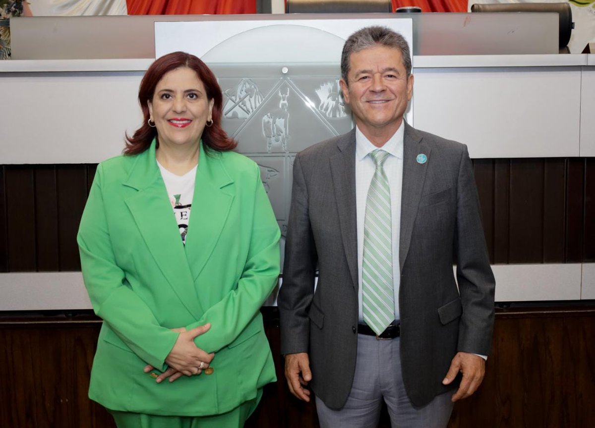 Todo empezó en la entrega de becas a estudiantes de la emblemática <a href="/_UniSierra/">UNISIERRA</a>...Dip Fermín me apoya redactando una iniciativa que garantice la beca a nuestra niñez y juventud..Con mucho gusto Sr Gobernador <a href="/AlfonsoDurazo/">Alfonso Durazo</a>..hoy es letra Constitucional. Día histórico
#SoyDePueblo