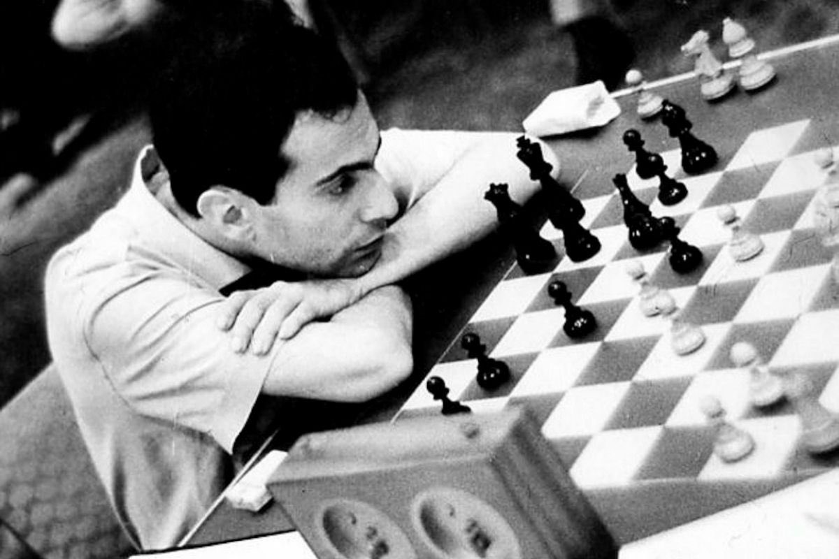 Ruhichess's tweet image. “This is good, I feel it.” - Tal💫❤️

&quot;Tal was the only player who didn’t calculate long variations; instead, he simply saw the resulting positions.&quot;- Garry Kasparov

#chesslegend #mikhailtal