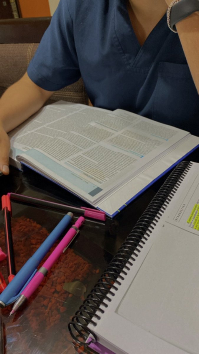 faabv's tweet photo. Que salga del consultorio tarde, e igual venga a ayudarte a estudiar🥺❤️‍🩹🦷 https://t.co/bRmTRY4DnP