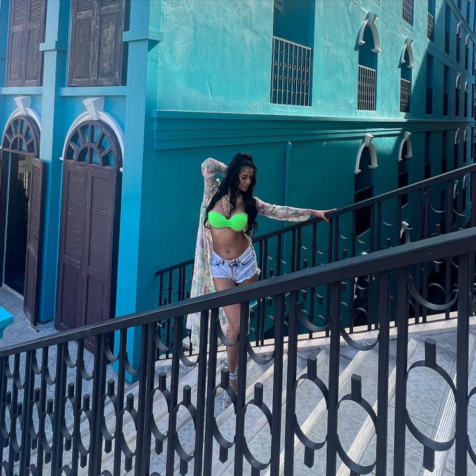 I&rsquo;m glowing with the flow. https://t.co/sqgfEV6VNO<a href="/tag/kanganaranaut"class="tags"><span>#kanganaranaut</span></a><a href="/tag/lockupp"class="tags"><span>#lockupp</span></a>