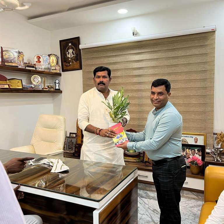 KVCDCofficial's tweet photo. ಹಿಂದುಳಿದ ವರ್ಗಗಳ ಕಲ್ಯಾಣ ಇಲಾಖೆ ಹಾಗೂ ಕನ್ನಡ ಮ��್ತು ಸಂಸ್ಕೃತಿ ಇಲಾಖಾ ಸಚಿವರಾದ ಸನ್ಮಾನ್ಯ ಶ್ರೀ ಶಿವರಾಜ ತಂಗಡಗಿರವರನ್ನು ಭೇಟಿ ಮಾಡಿ  ಕರ್ನಾಟಕ ಒಕ್ಕಲಿಗ ಸಮುದಾಯ ಅಭಿವೃದ್ಧಿ ನಿಗಮದ ಪರವಾಗಿ  ಅಭಿನಂದನೆ &amp; ಶುಭಾಶಯ ಕೋರಲಾಯಿತು.@ShivarajTangadi https://t.co/vuYDJRKWq4