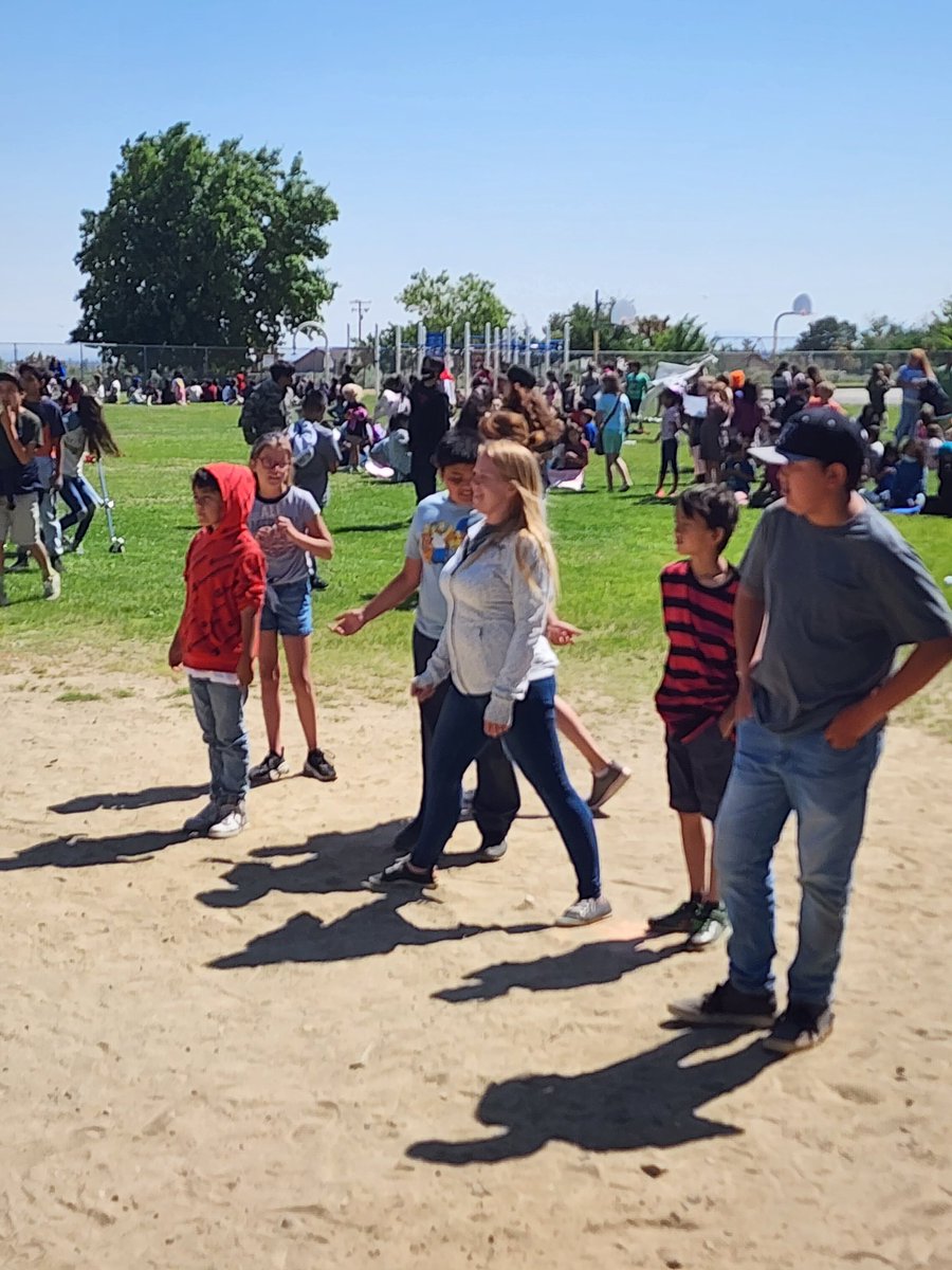 AVIDCoyotes's tweet photo. The 5th grade vs. Staff Kickball game was a blast! Staff for the WIN #snowlineschools #SnowlineUnited #PinonHillsLovesYourFace !!!!!! https://t.co/8MvXKG9MFy