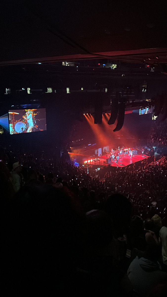 artisan_bagels's tweet photo. dang these guys are pretty good
#paramoremsg https://t.co/8jmYr4Y3tB