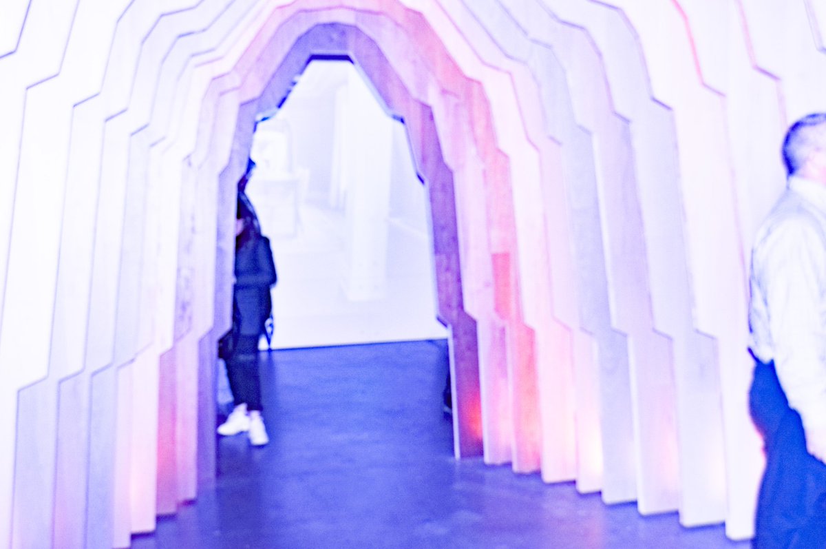 QBiC_Tee's tweet photo. I•XXI•MMXXIII
#amateurphotography #illusion #Scenery #Reflection #PERSPECTIVE #interiordesign #interiordesignshow https://t.co/R11Q6cdEcZ