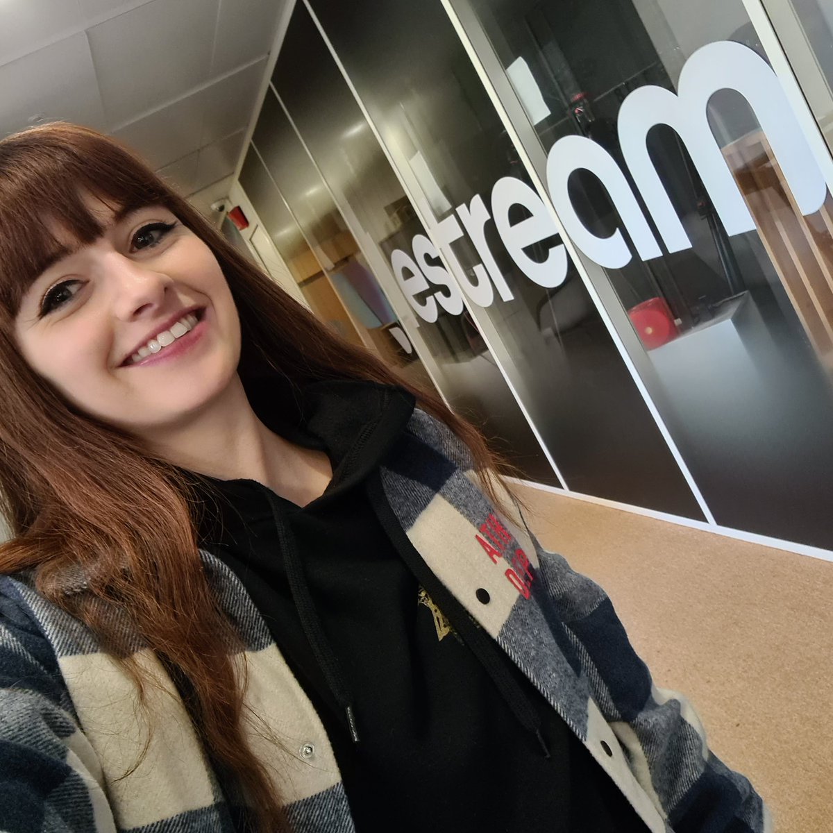 Poppielala's tweet photo. Merci pour votre accueil et merci de m'avoir donné ma chance ❤️🔥J'vais mettre 5 étoiles sur TripAdvisor #lestream https://t.co/Ms1Lhv3nHB
