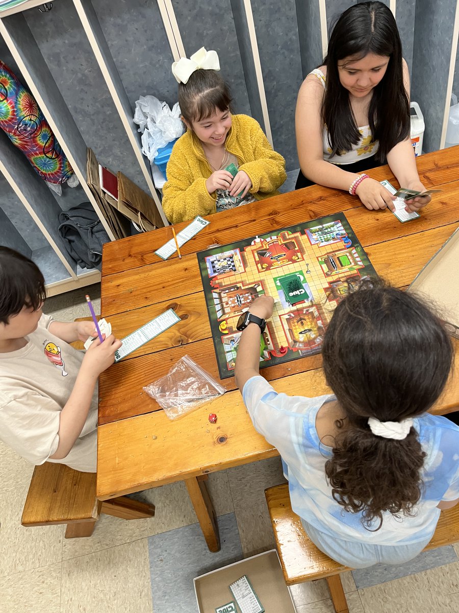 4SE enjoyed the PBIS Board Game Reward today <a href="/KomenskyLions/">Komensky School</a> <a href="/KomenskyPBIS/">Komensky PBIS</a>
#OrgulloLeonesKomensky #d100inspires
