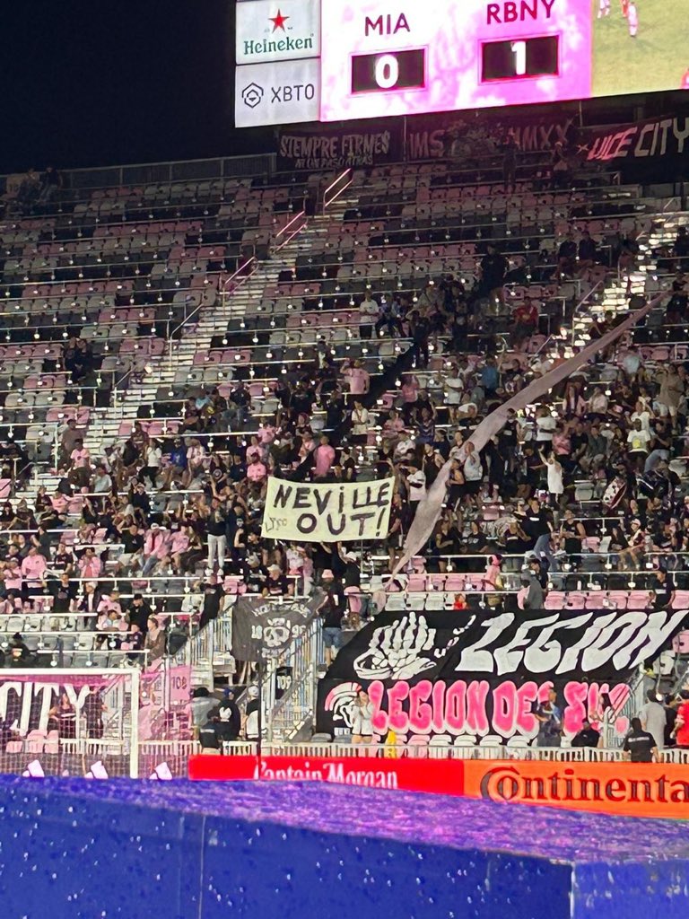 It has finally come to #LaFamiliaIMCf posting a #NevilleOut sign at the game tonight. Let’s see what #InterMiamiCF next move is…