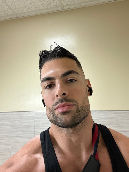 The face / The Body 📸🫶 https://t.co/uhNGTIbkmT