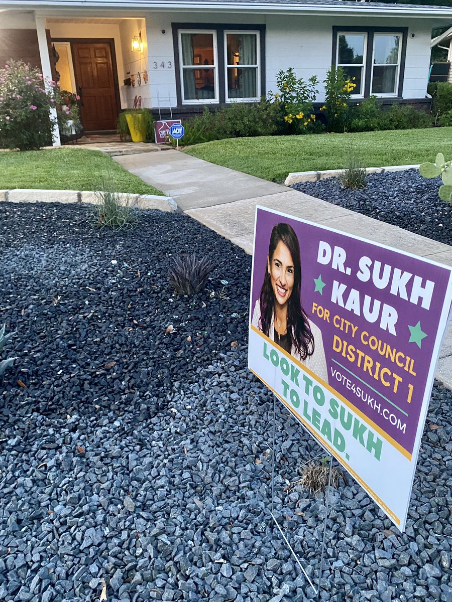 SanAntoGuera's tweet photo. Cutest partially-xeriscaped D1 Casita in Shearer Hills/Ridgeview — now with very cool political representation in da’ front yard! Let’s go @DrSukhD1 — IN IT TO WIN IT!✊🏽🗳️ #GOEARLYVOTE https://t.co/VA5hSjf5sd