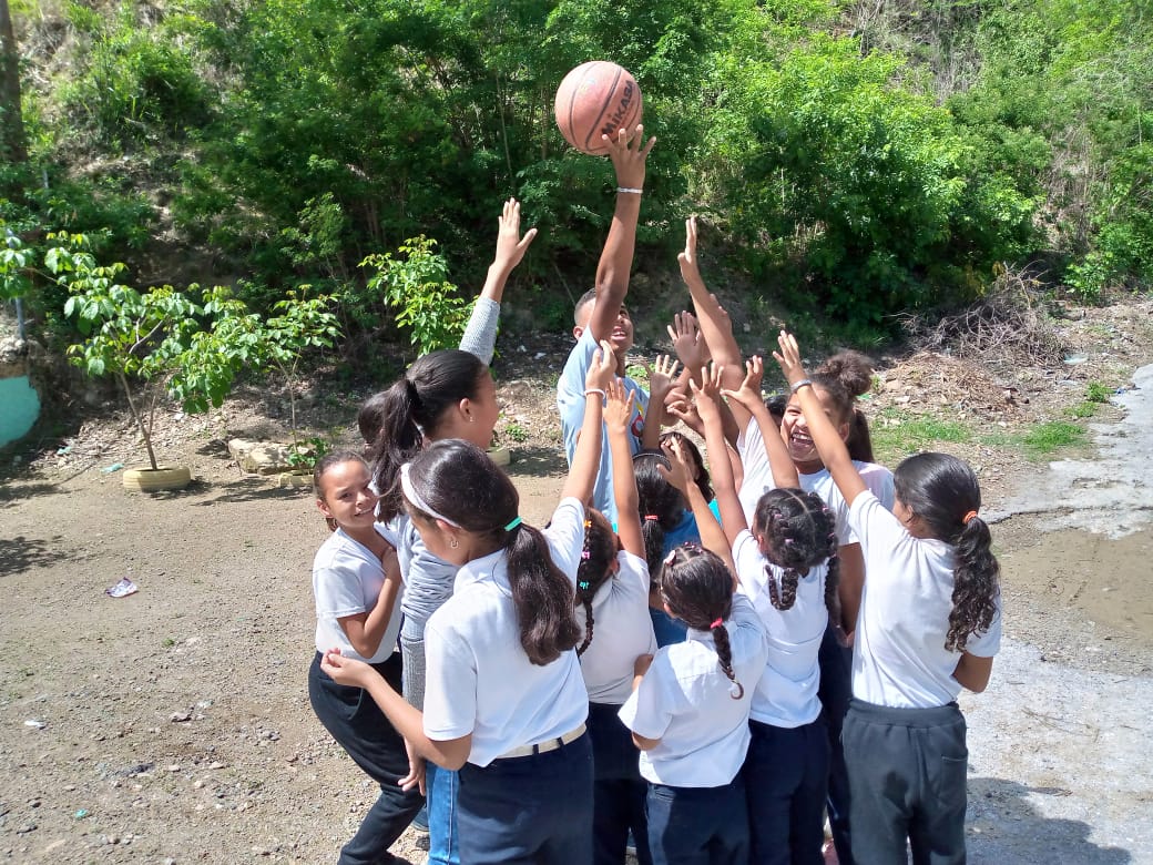 Los Núcleos de Paz  y las Instituciones educativas en Aragua dijeron presente al reto del Día Mundial del Desafío.
#MuevetePorLaPaz
@NicolasMaduro
@vargas_mimou
@Aimara_aguilarr
@fundacion_mpv
#ElSurRenace