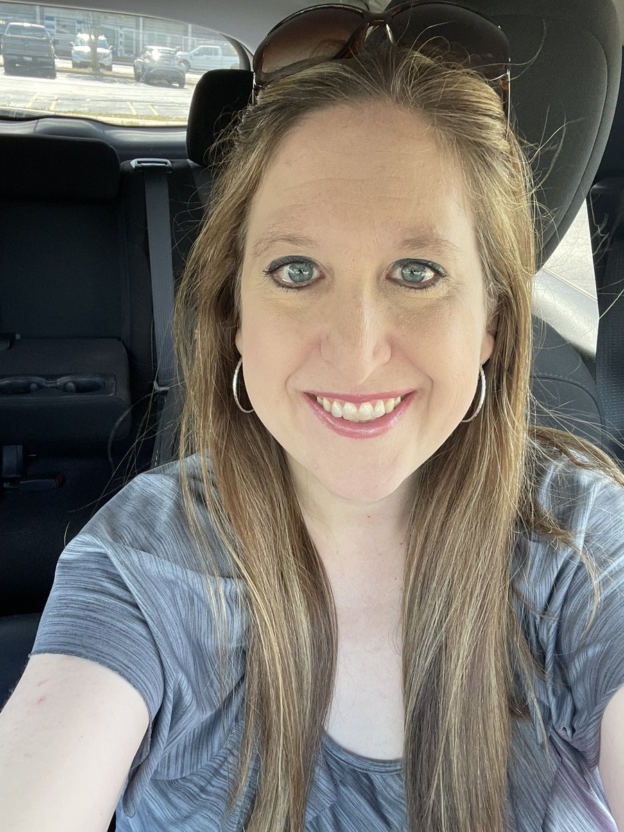 𝙹𝚞𝚕𝚒𝚎 on Twitter "Glasses vs No Glasses. Quote Tweet with yours. 🤓🙂"