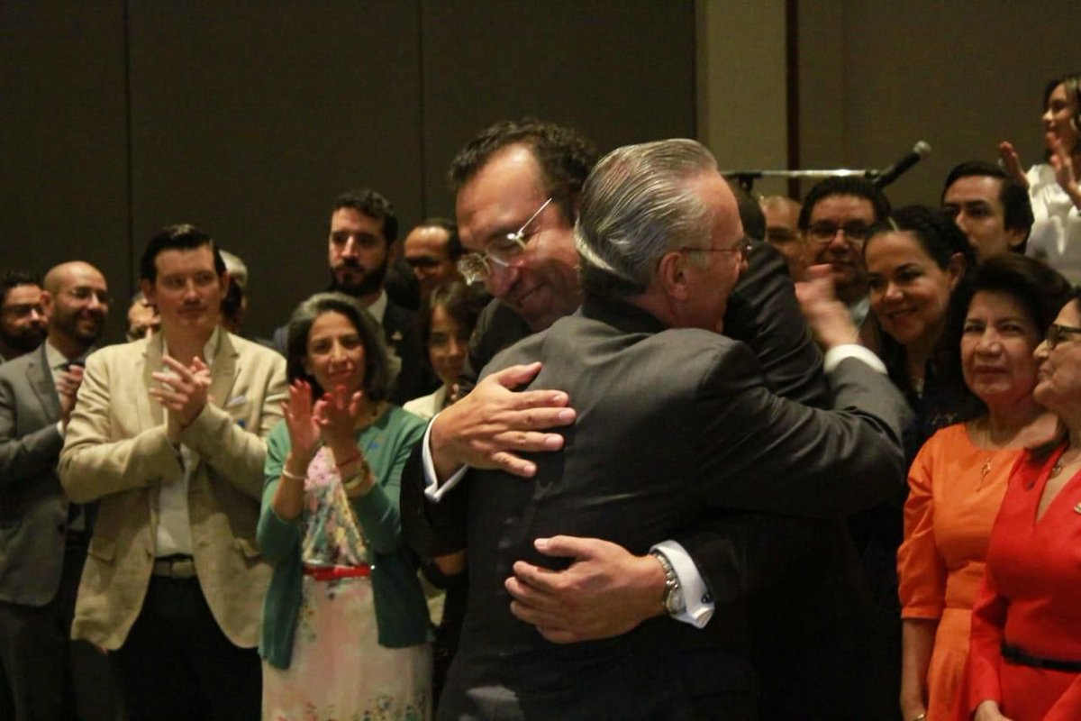 Armando_ZunigaS's tweet photo. Estoy muy orgulloso de lo realizado en estos 3 años en donde nuestra consigna fue “bajar la cortina no es opción”. Apoyamos a miles de #PyMES y #MiniPyMES durante la pandemia y lo seguimos haciendo. https://t.co/E7LlYibcBG