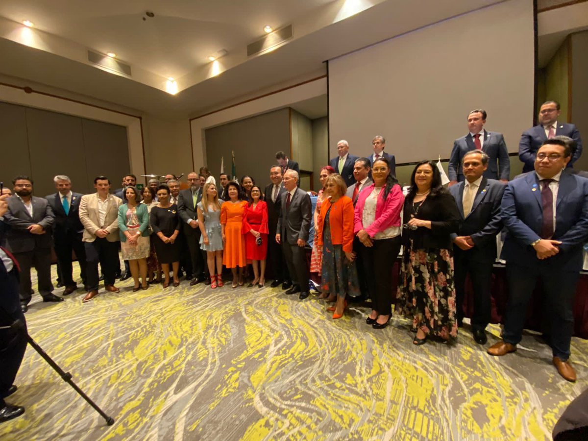 Armando_ZunigaS's tweet photo. Estoy muy orgulloso de lo realizado en estos 3 años en donde nuestra consigna fue “bajar la cortina no es opción”. Apoyamos a miles de #PyMES y #MiniPyMES durante la pandemia y lo seguimos haciendo. https://t.co/E7LlYibcBG