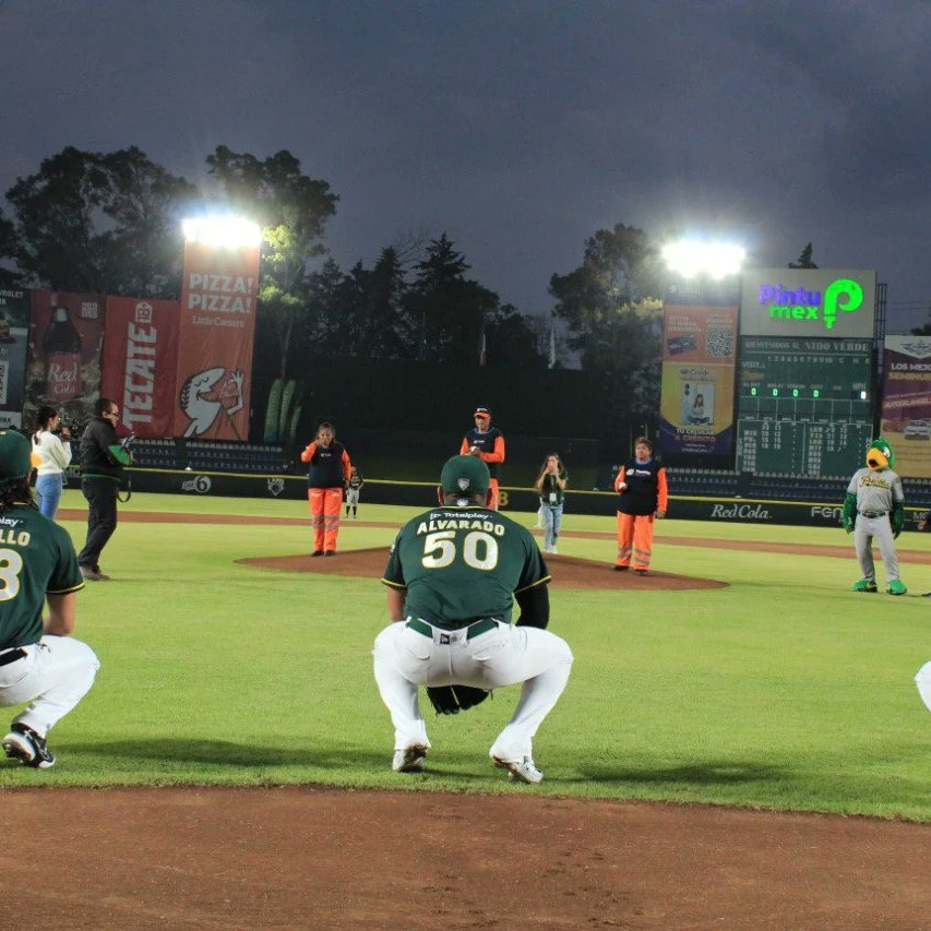 El lanzamiento de primera bola de nuestro segundo juego de la serie Choque De Trenes estuvo a cargo de las Naranjitas de la ciudad. ⚾
<a href="/Sindicato/">sindicato</a> Ignacio Zaragoza OOSL 

<a href="/wilsonlatam/">Wilson Latam</a> 
Louis Slugger Latam 
<a href="/LigaMexBeis/">Liga Mexicana de Beisbol</a>

#SwingsMásVerdes
#MásVerdesQueNuca