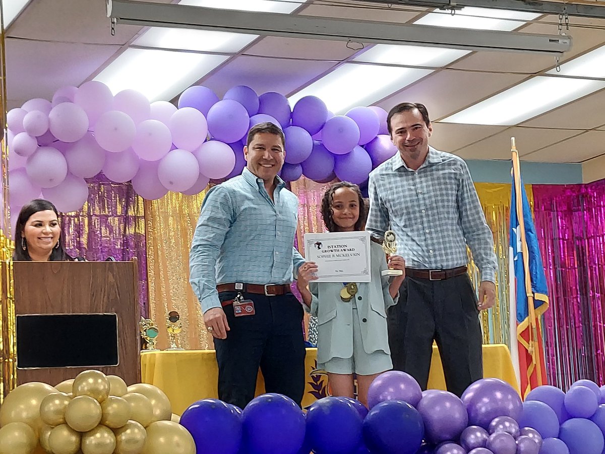 Sophie's on to middle school! She worked extremely hard & stayed focused. Straight A's all year, excellence in math/reading, undefeated in basketball & volleyball! We are so proud of our princess! Thank you @PeralesESchool @RoadrunnerRicky & Mr Molina! Get ready @GusUniversity!