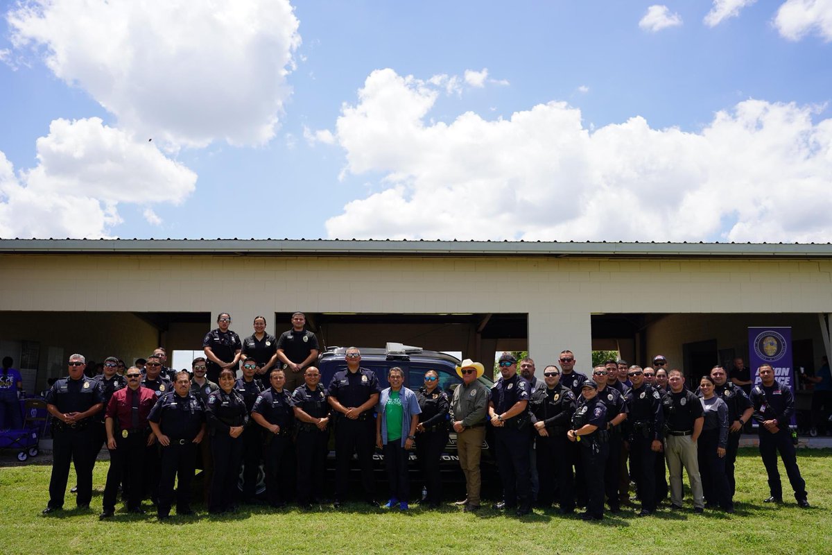 DrJBFlores's tweet photo. Earlier today our agency hosted our fist annual “Ice the Stigma” mental health awareness event.

Mental health issues affect millions annually and less than half seek treatment due to stigma.

Today we stood together to raise awareness. Thank you to everyone who came out. https://t.co/90n6x9w1aY