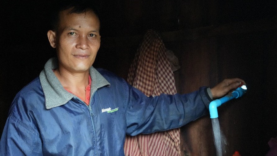 World Bank Water (@worldbankwater) on Twitter photo “The piped water supply is ten times cheaper than the untreated water we used to buy from a private tanker,” says El Minea, from the indigenous Bunong ethnic group in #Cambodia🇰🇭.
Learn how #water & #health projects are changing the lives of many in 🇰🇭: wrld.bg/bvI450OA4rs “The piped water supply is ten times cheaper than the untreated water we used to buy from a private tanker,” says El Minea, from the indigenous Bunong ethnic group in #Cambodia🇰🇭.
Learn how #water & #health projects are changing the lives of many in 🇰🇭: wrld.bg/bvI450OA4rs