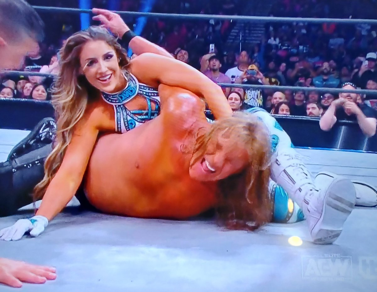 That look you give when you're about to shove your fingers into @IAmJericho's mouth. 😂

@RealBrittBaker @AEW #AEWDynamite