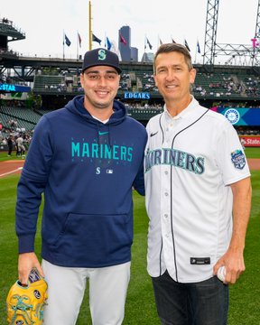 John Olerud and Tayler Saucedo pose for a photo after tonight's first pitch.