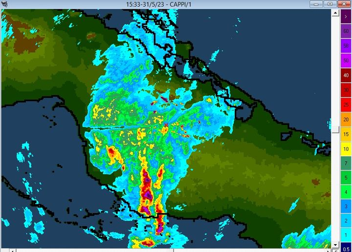 Oportunas las lluvias para la provincia, pero evitar que su exceso sea perjudicial y peligroso es una prioridad del grupo temporal de trabajo del municipio #Camagüey. Chequeamos ahora medidas destinadas a proteger a la población vulnerable y preservar los recursos materiales.